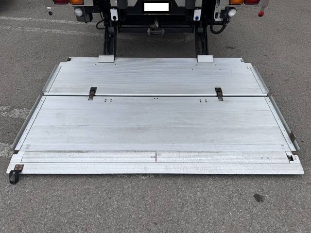 いすゞフォワード冷凍車（冷蔵車）中型（4t）[写真12]