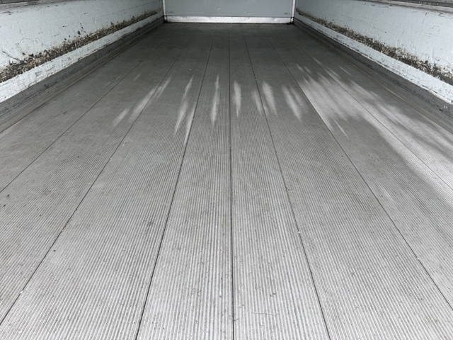 いすゞフォワード冷凍車（冷蔵車）中型（4t）[写真16]