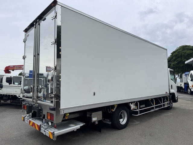 いすゞフォワード冷凍車（冷蔵車）中型（4t）[写真02]