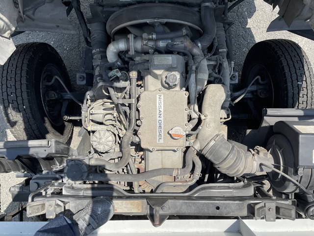 UDトラックスコンドル回送車中型（4t）[写真25]