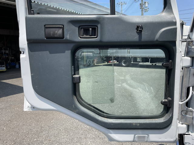 UDトラックスコンドル回送車中型（4t）[写真27]