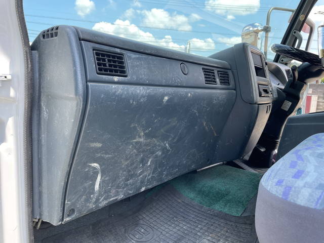 UDトラックスコンドル回送車中型（4t）[写真31]