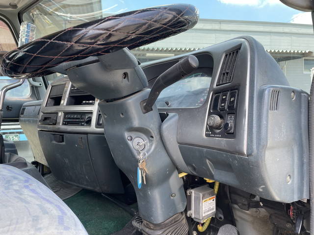 UDトラックスコンドル回送車中型（4t）[写真34]