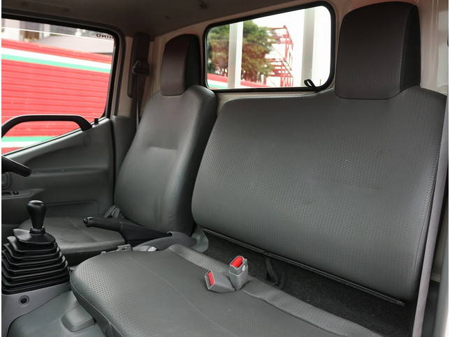 日野デュトロ平ボディ小型（2t・3t）[写真30]