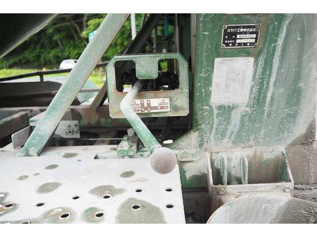 いすゞフォワードミキサー車（コンクリートミキサー）増トン（6t・8t）[写真10]