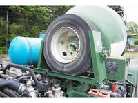 いすゞフォワードミキサー車（コンクリートミキサー）増トン（6t・8t）[写真23]