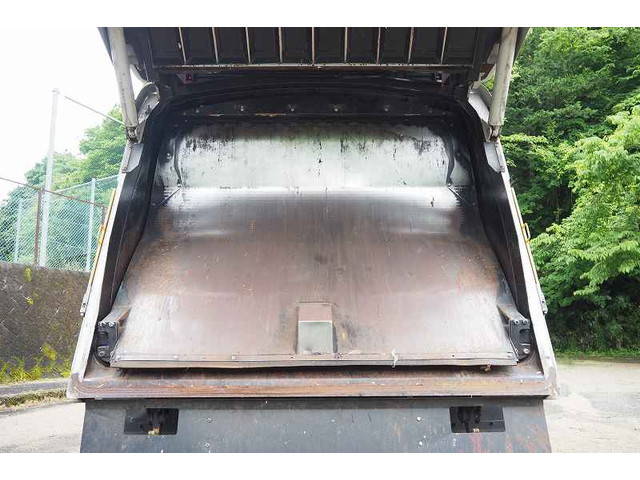 三菱ふそうファイターパッカー車（塵芥車）中型（4t）[写真12]