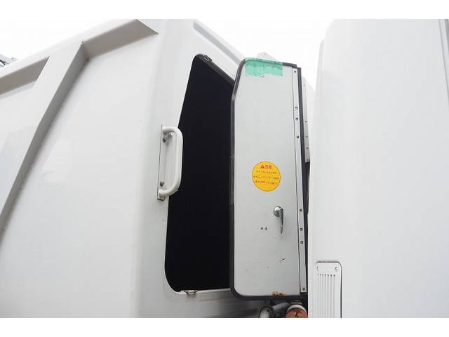 三菱ふそうファイターパッカー車（塵芥車）中型（4t）[写真16]