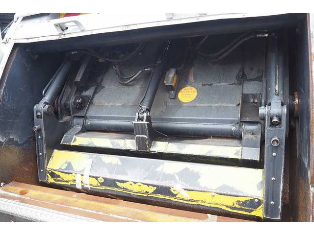 三菱ふそうファイターパッカー車（塵芥車）中型（4t）[写真20]