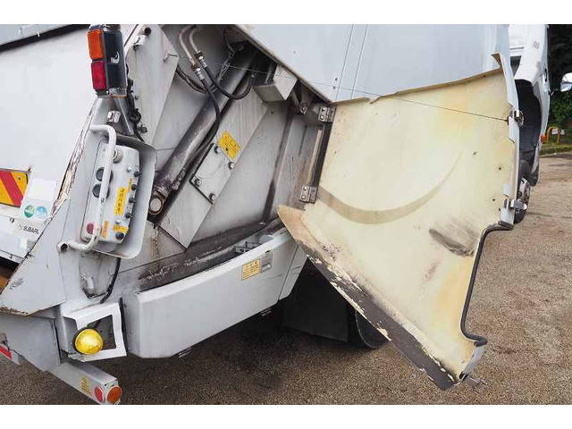 三菱ふそうファイターパッカー車（塵芥車）中型（4t）[写真30]