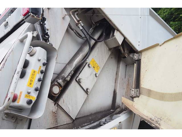 三菱ふそうファイターパッカー車（塵芥車）中型（4t）[写真31]