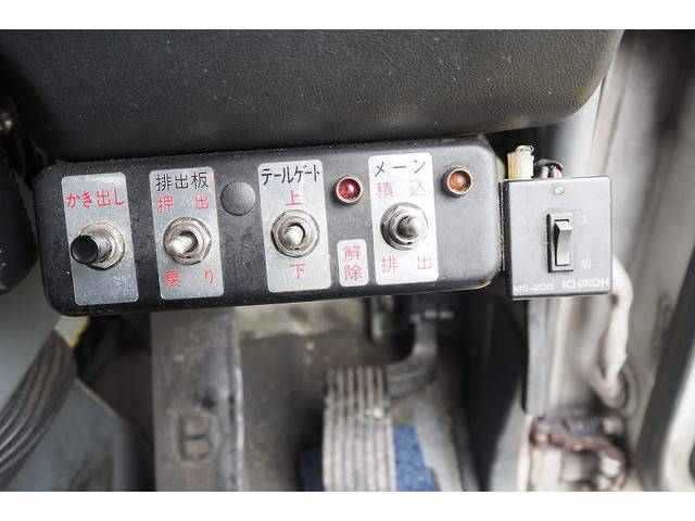 三菱ふそうファイターパッカー車（塵芥車）中型（4t）[写真40]