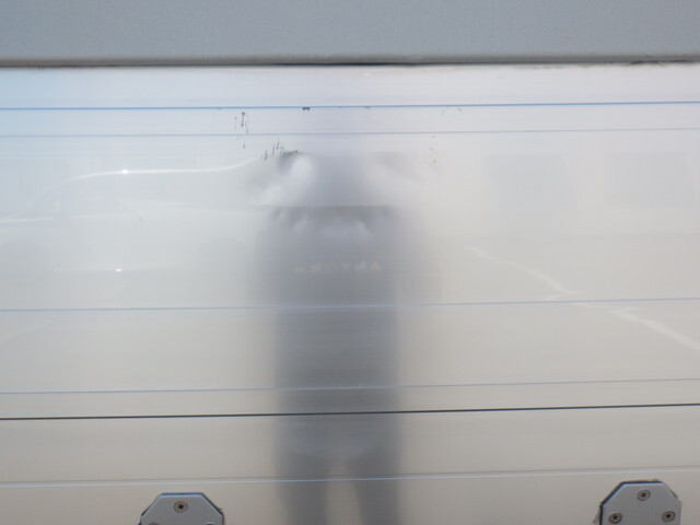 いすゞギガ幌ウイング大型（10t）[写真15]