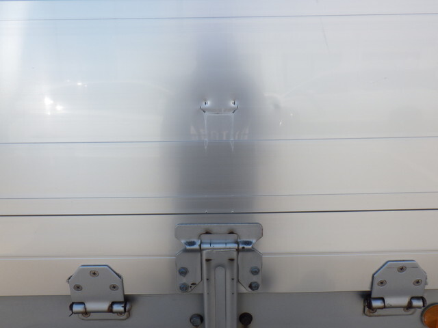 いすゞギガ幌ウイング大型（10t）[写真17]