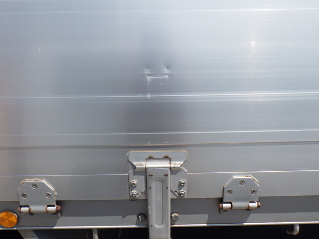 いすゞギガ幌ウイング大型（10t）[写真18]