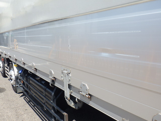 いすゞギガ幌ウイング大型（10t）[写真19]