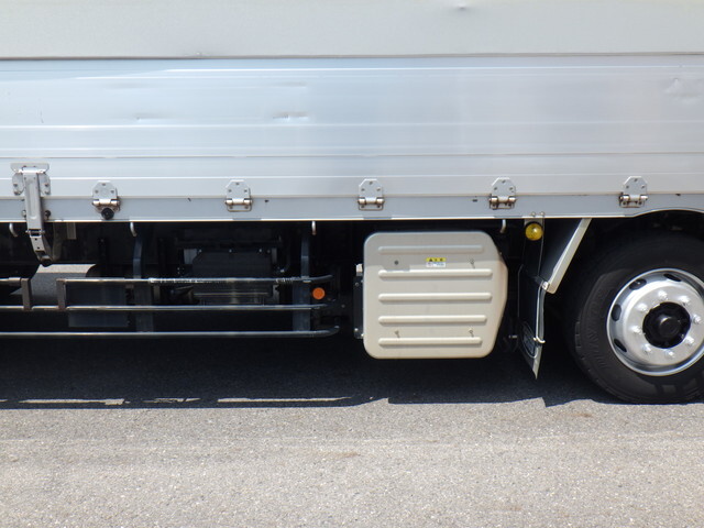 いすゞギガ幌ウイング大型（10t）[写真24]