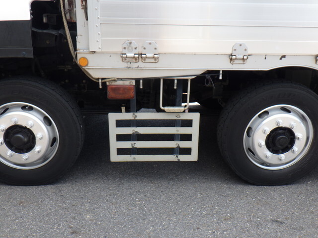 いすゞギガ幌ウイング大型（10t）[写真25]