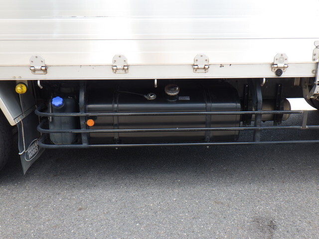 いすゞギガ幌ウイング大型（10t）[写真26]