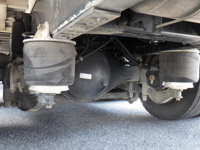 いすゞギガ幌ウイング大型（10t）[写真27]