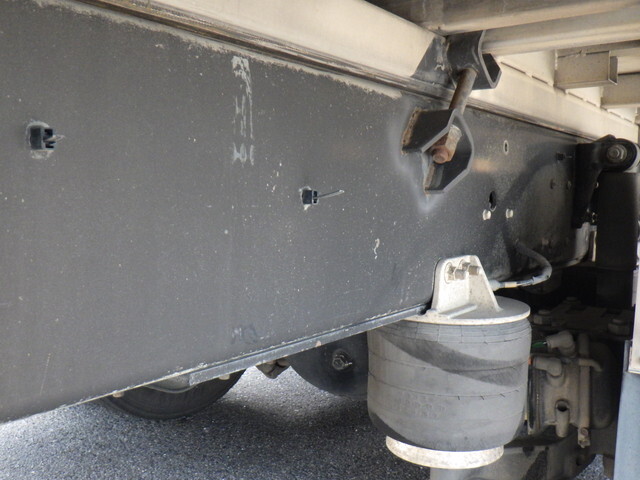 いすゞギガ幌ウイング大型（10t）[写真29]