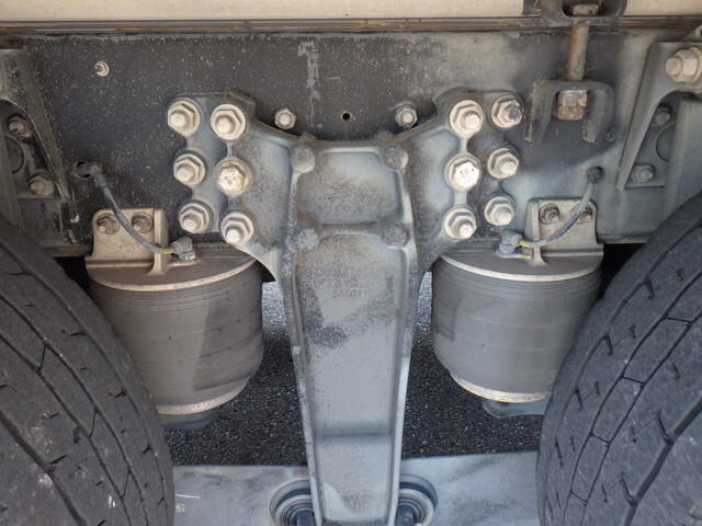 いすゞギガ幌ウイング大型（10t）[写真30]