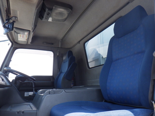 いすゞギガ幌ウイング大型（10t）[写真33]