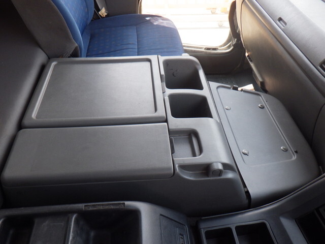 いすゞギガ幌ウイング大型（10t）[写真38]