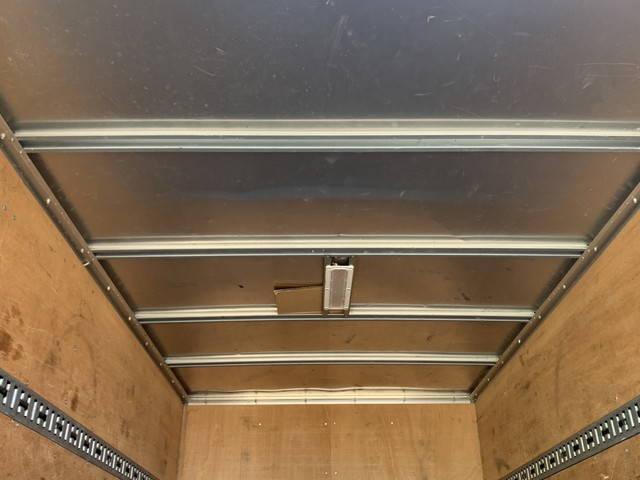 いすゞエルフアルミバン小型（2t・3t）[写真16]