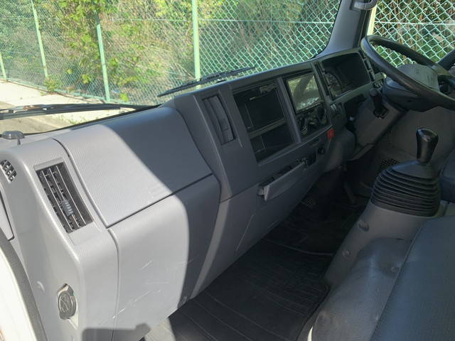 いすゞエルフアルミバン小型（2t・3t）[写真32]