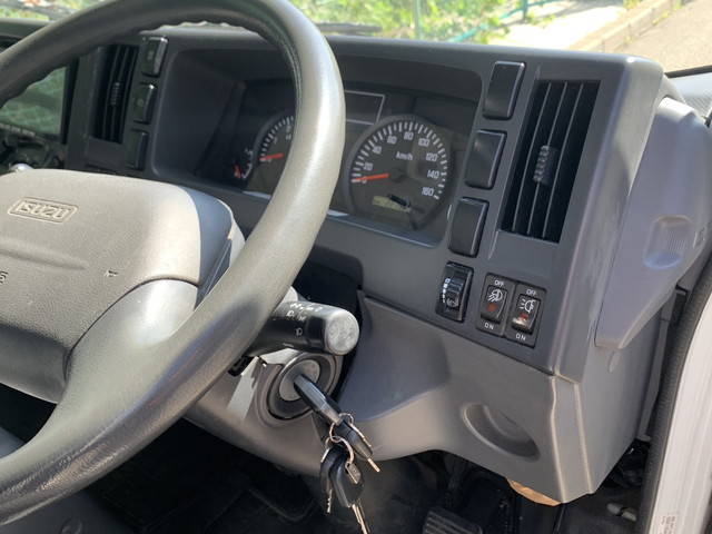 いすゞエルフアルミバン小型（2t・3t）[写真09]