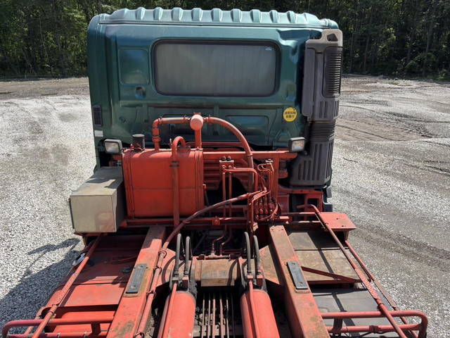 日野プロフィアコンテナ専用車大型（10t）[写真13]