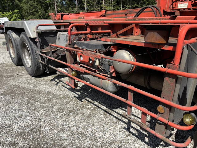 日野プロフィアコンテナ専用車大型（10t）[写真18]