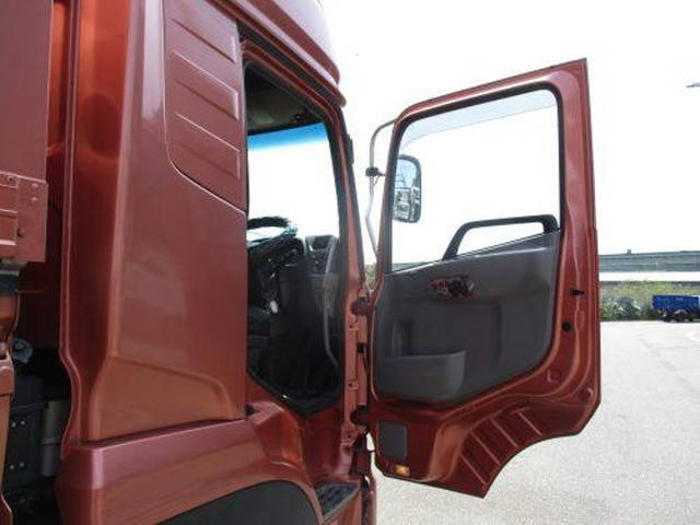 UDトラックスクオンアルミウイング大型（10t）[写真14]