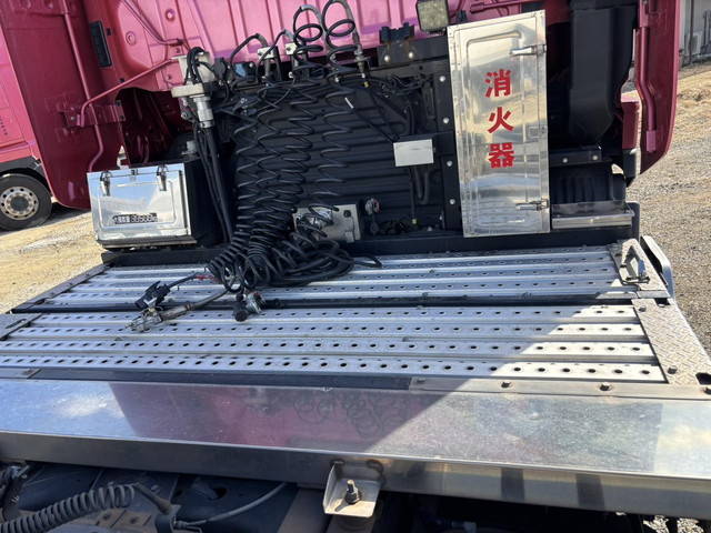 日野プロフィアトレーラーヘッド（トラクターヘッド）大型（10t）[写真12]