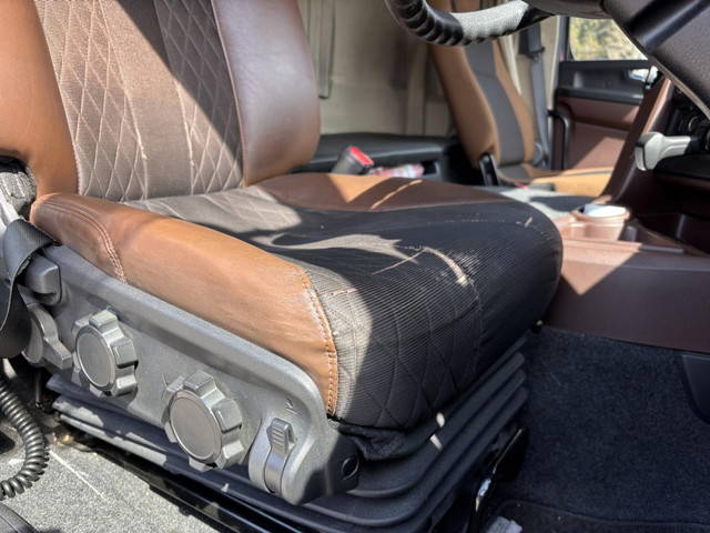 日野プロフィアトレーラーヘッド（トラクターヘッド）大型（10t）[写真27]