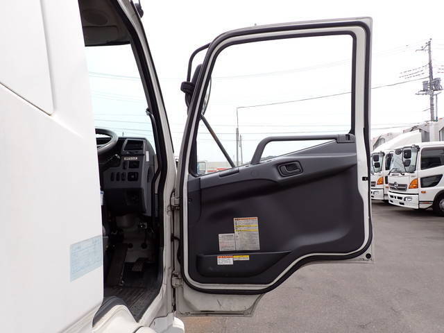 三菱ふそうファイターアルミウイング中型（4t）[写真28]