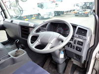 三菱ふそうファイターアルミウイング中型（4t）[写真30]