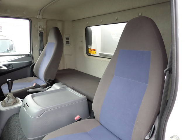 三菱ふそうファイターアルミウイング中型（4t）[写真36]