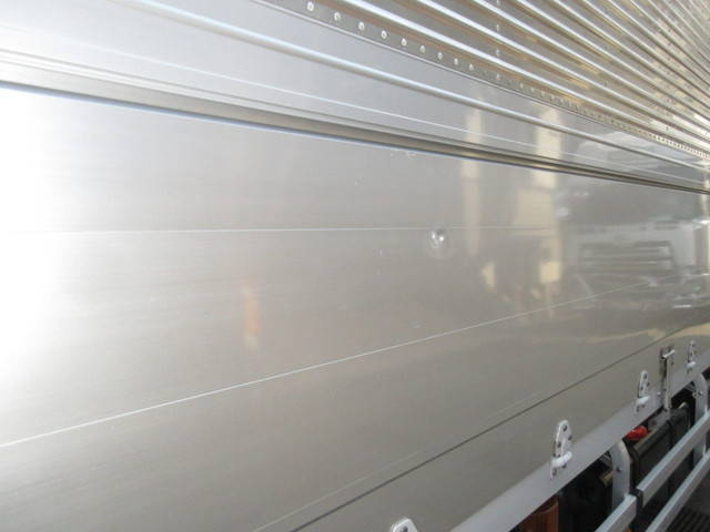 日産クオンアルミウイング大型（10t）[写真11]
