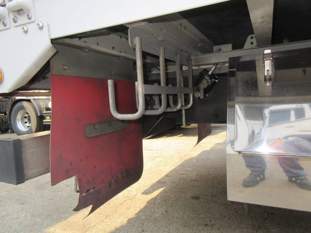 日産クオンアルミウイング大型（10t）[写真19]