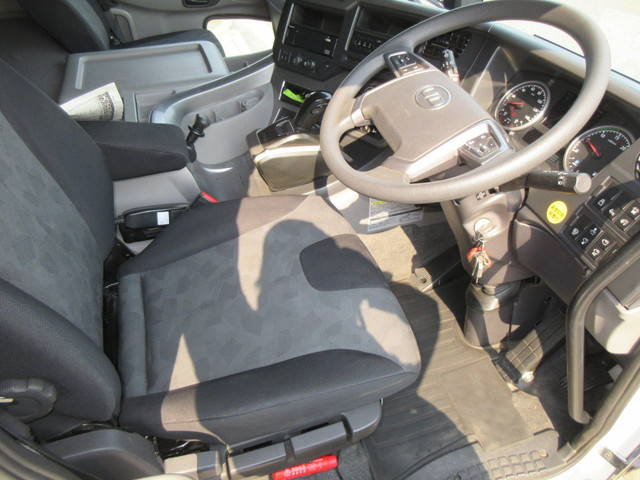 日産クオンアルミウイング大型（10t）[写真22]