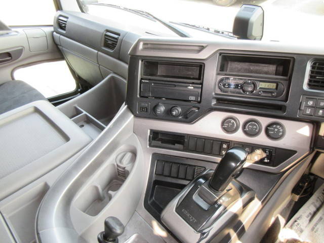 日産クオンアルミウイング大型（10t）[写真23]