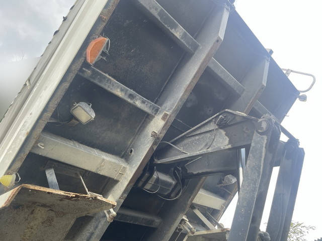 日野プロフィアダンプ大型（10t）[写真09]