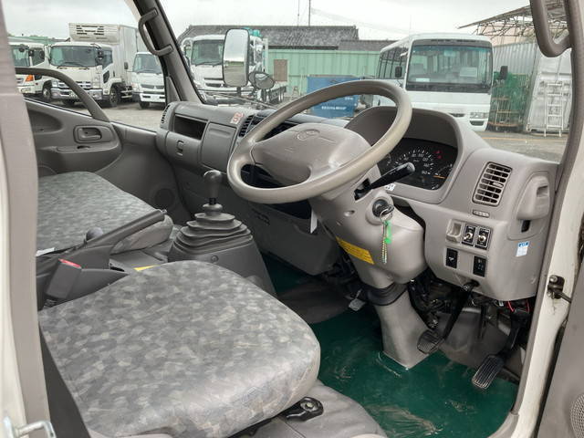 トヨタトヨエースアルミバン小型（2t・3t）[写真35]