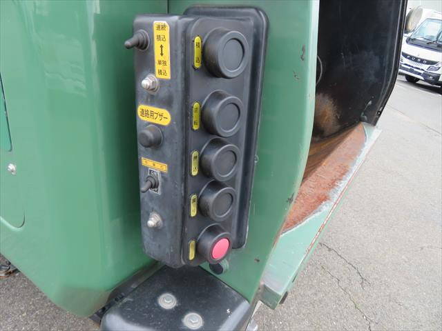 日野デュトロパッカー車（塵芥車）小型（2t・3t）[写真24]