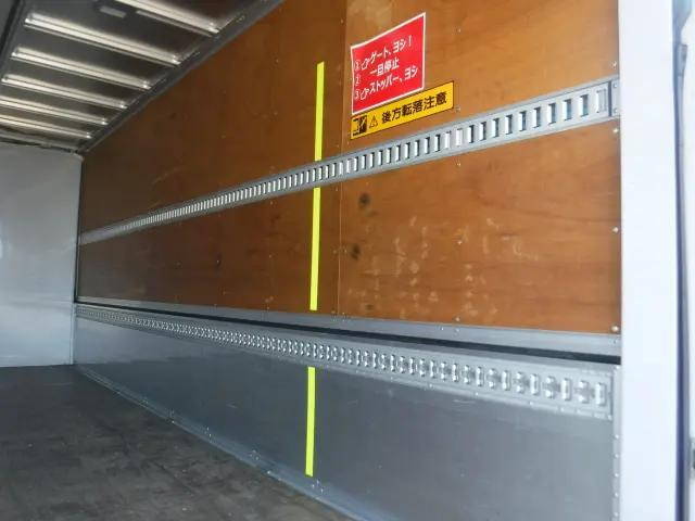 いすゞフォワードアルミウイング中型（4t）[写真10]