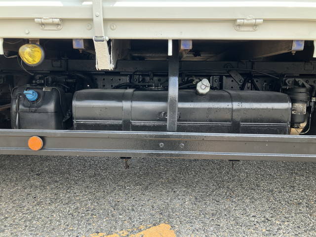 三菱ふそうキャンター平ボディ小型（2t・3t）[写真19]