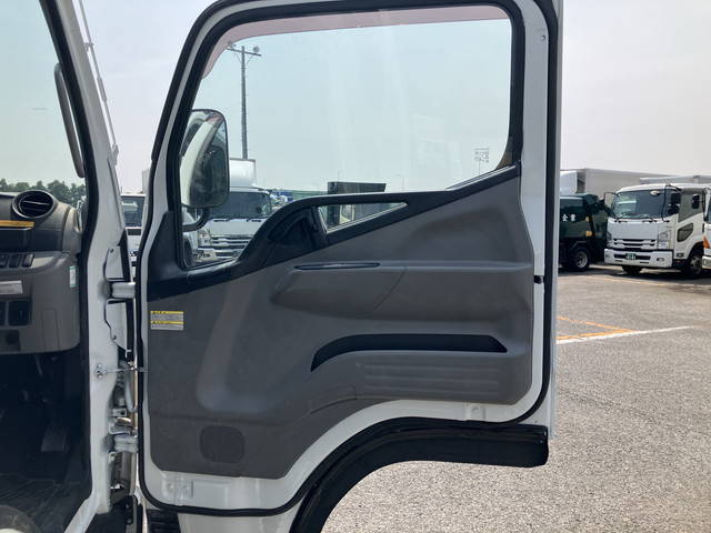 三菱ふそうキャンター平ボディ小型（2t・3t）[写真25]