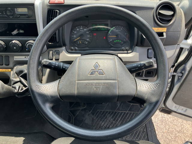 三菱ふそうキャンター平ボディ小型（2t・3t）[写真29]